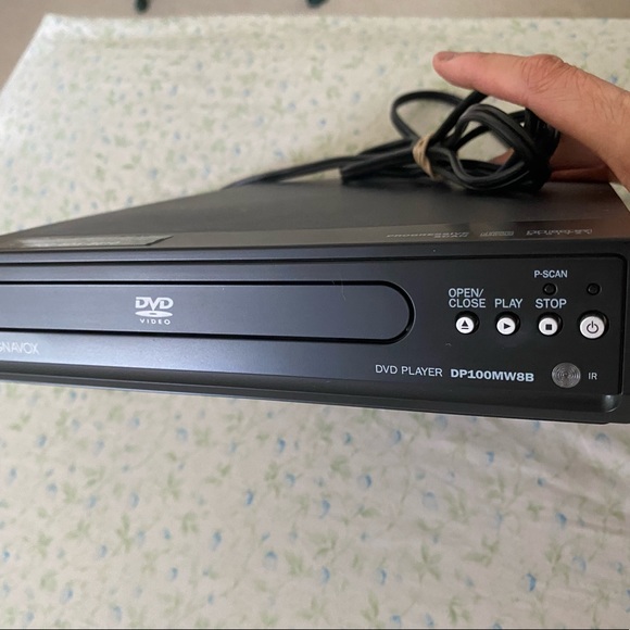 Magnavox DVD Player DP100MW8B - Picture 2 of 13